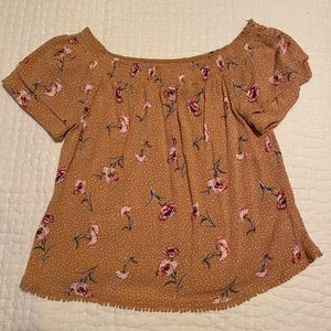 On or off-the-shoulder lightweight printed top